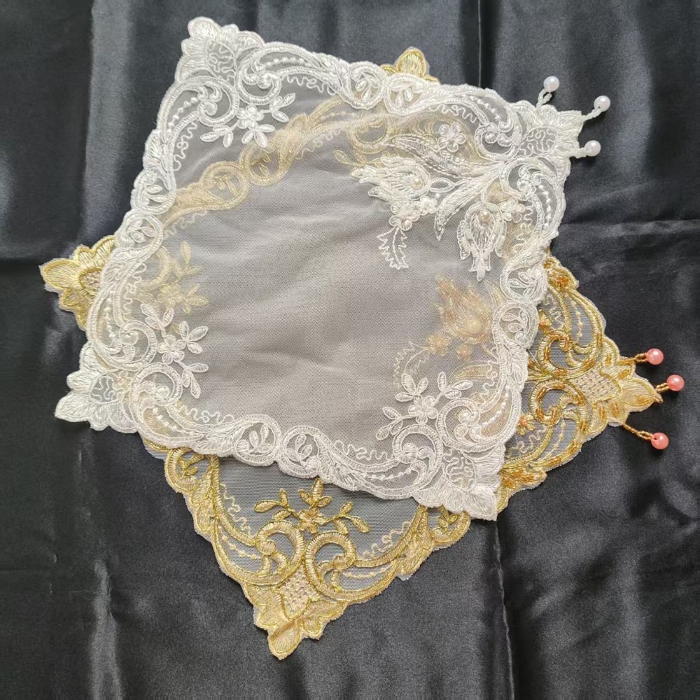 Embroidery Rose - Золотые квадратные салфетки с вышивкой розами