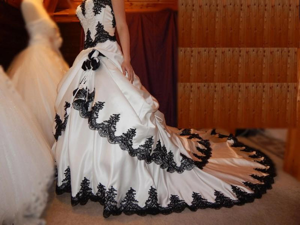 Embroidery Gothic - Винтажное свадебное платье в готическом стиле,