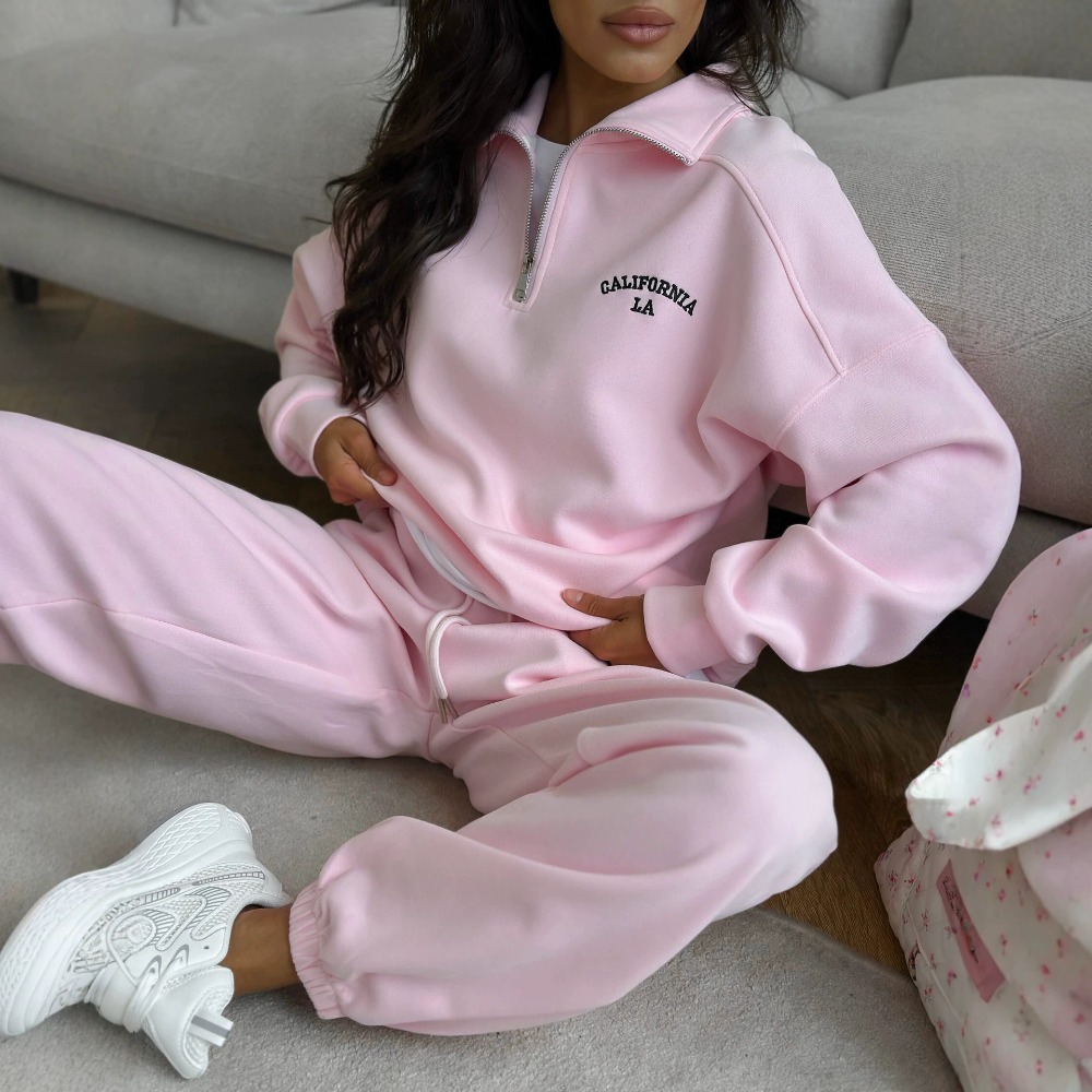 Embroidery Style - Спортивный костюм с вышитыми буквами: худи