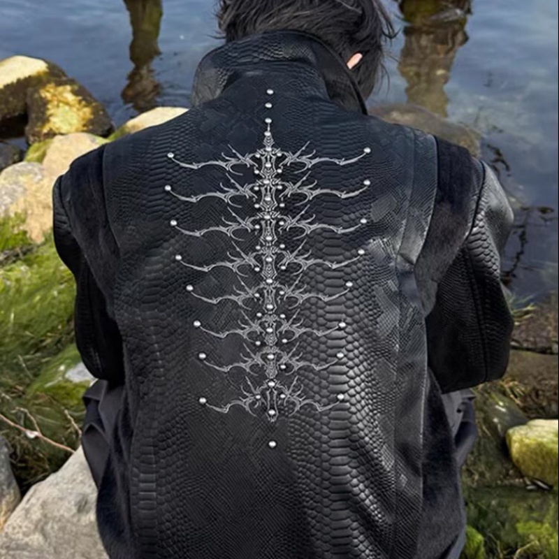 Мужская черная куртка с тиснен – обзор и цена Embroidery Gothic