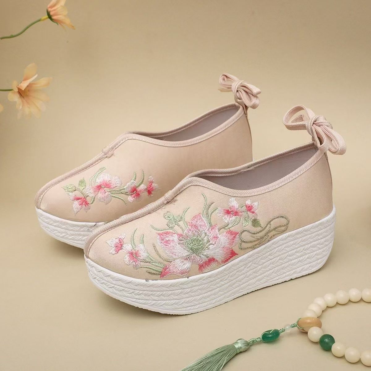 Женские туфли на танкетке в эт – обзор и цена Embroidery Style